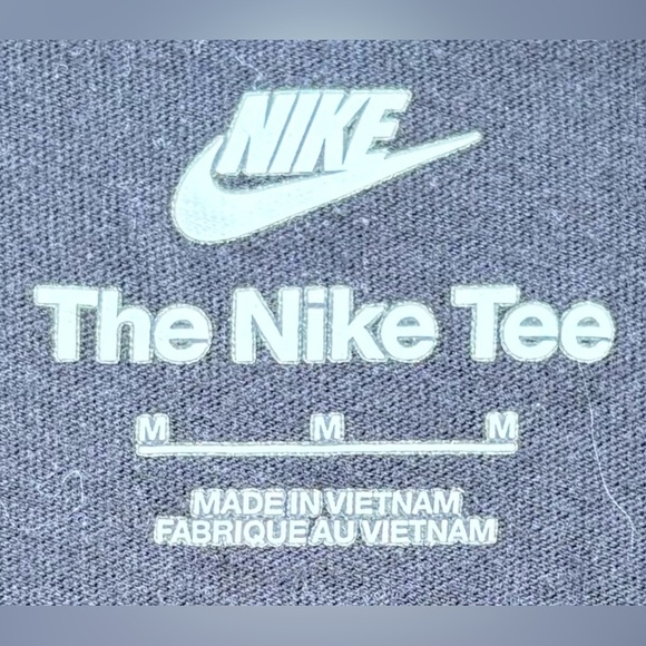 The Nike Tee Graphic Swoosh Tee Youth Medium - Picture 2 of 2